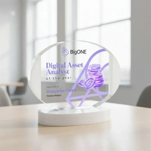 Darwin VividPrint™ Award on Alberton Base - White
