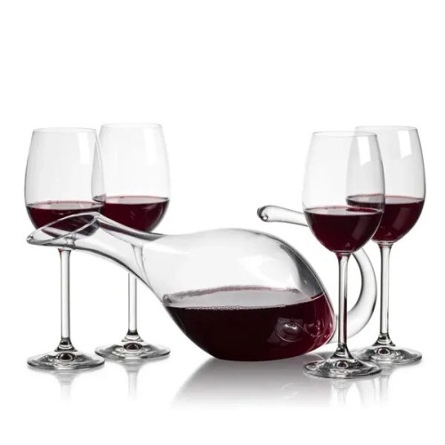 Reyna Carafe & Woodbridge Wine