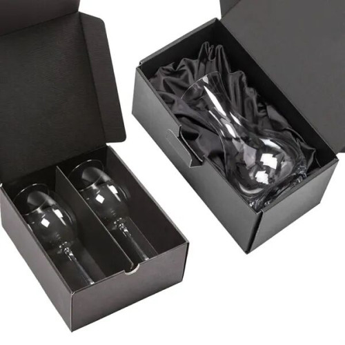 Madagascar Carafe & Woodbridge Wine